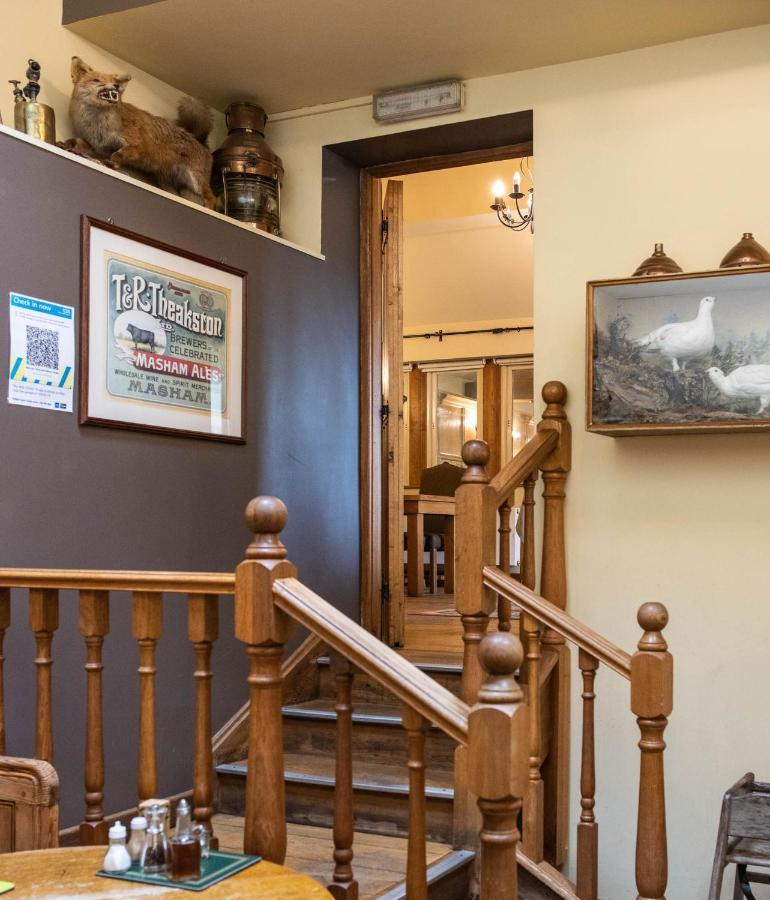The Red Lion & Manor House Hotel Бърнсъл Екстериор снимка