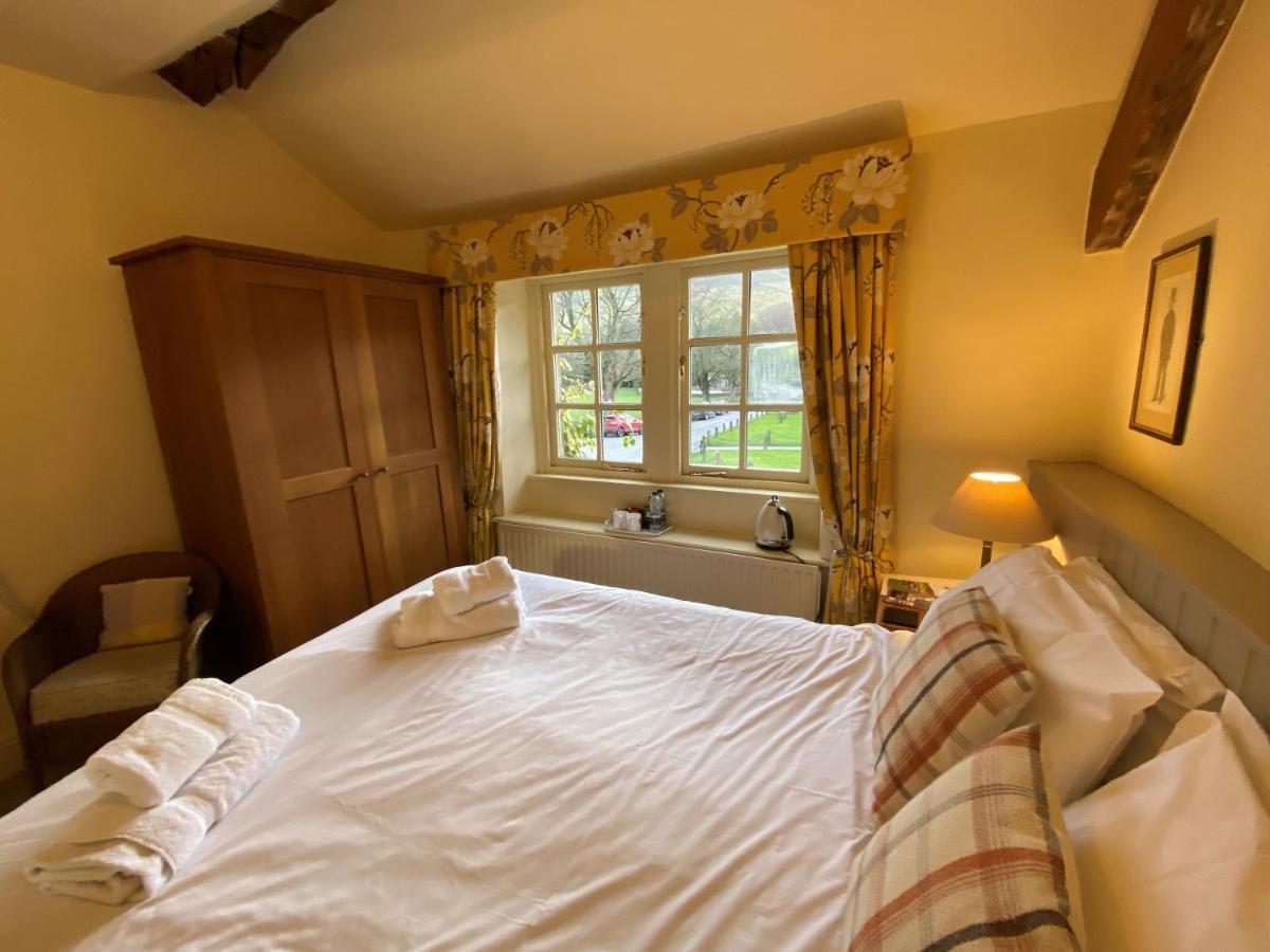 The Red Lion & Manor House Hotel Бърнсъл Екстериор снимка