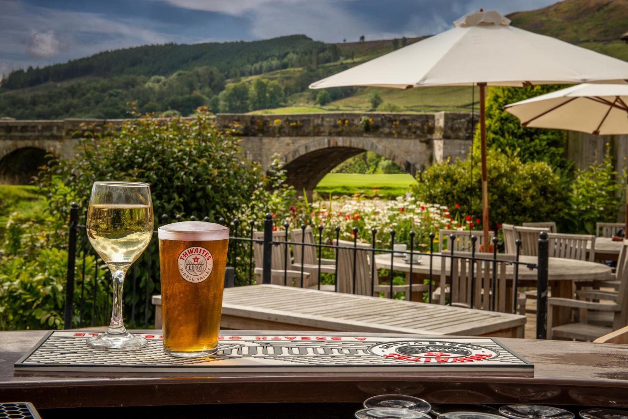 The Red Lion & Manor House Hotel Бърнсъл Екстериор снимка